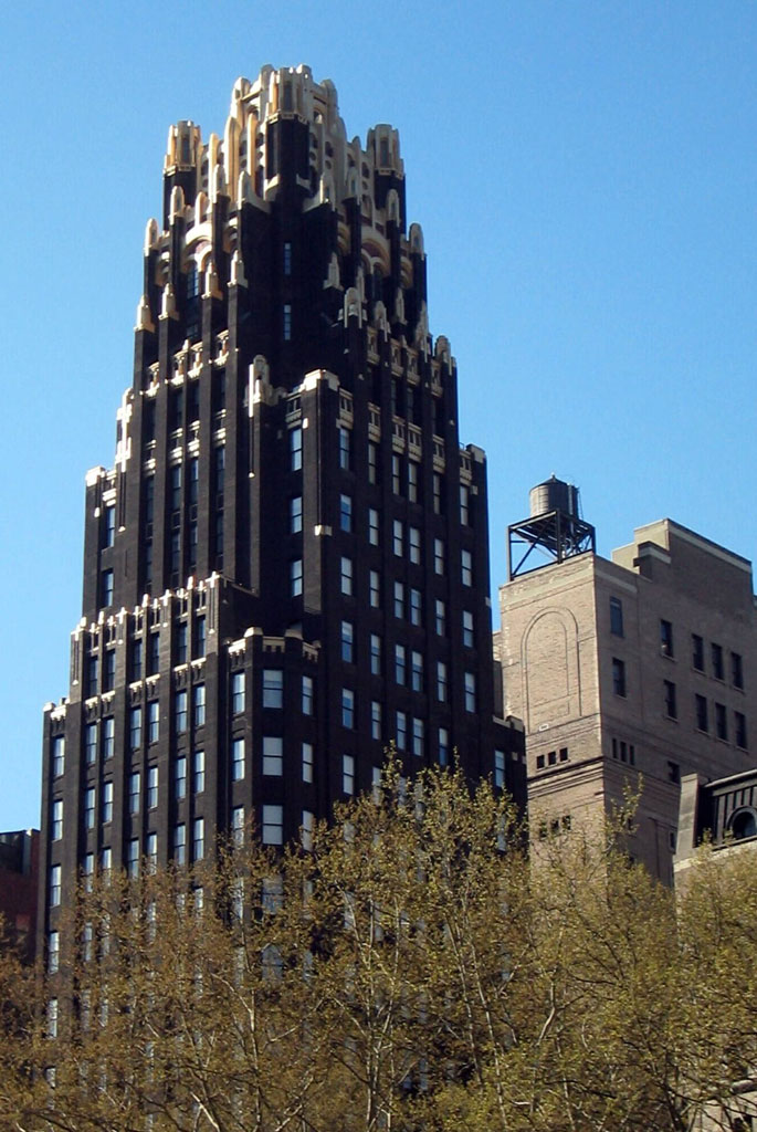 Raymond Hood, Radiator building