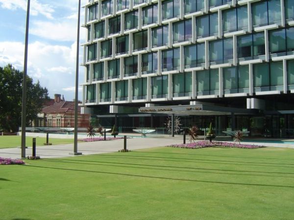 Perth Council House - front lawn