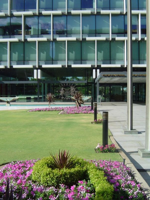 Perth Council House - front lawn